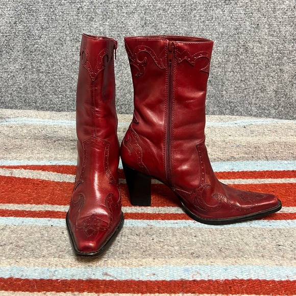 Antonio Melani Women's burgundy  Western Leather mid calf heeled Boots size 8.5 - Picture 2 of 16